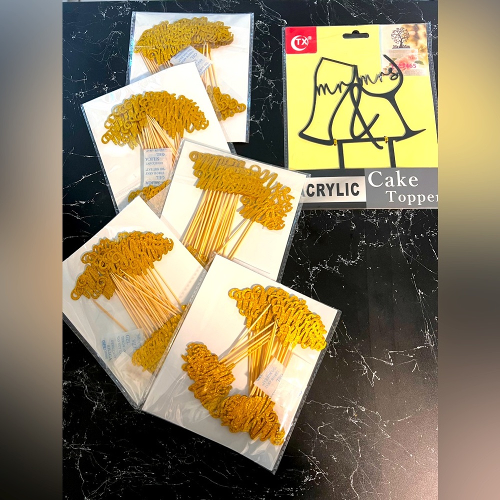 Mr. & Mrs. Cake Topper with 120 cupcake toppers